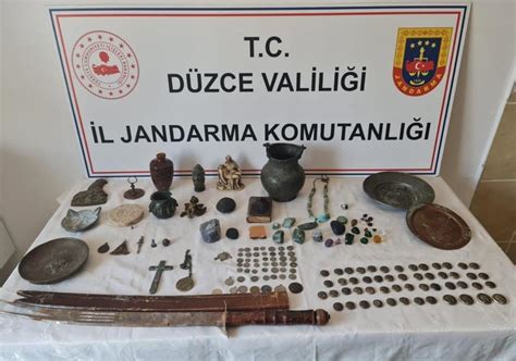 İ­z­m­i­r­­d­e­ ­T­a­r­i­h­i­ ­E­s­e­r­ ­K­a­ç­a­k­ç­ı­l­ı­ğ­ı­ ­O­p­e­r­a­s­y­o­n­u­n­d­a­ ­2­ ­K­i­ş­i­ ­Y­a­k­a­l­a­n­d­ı­